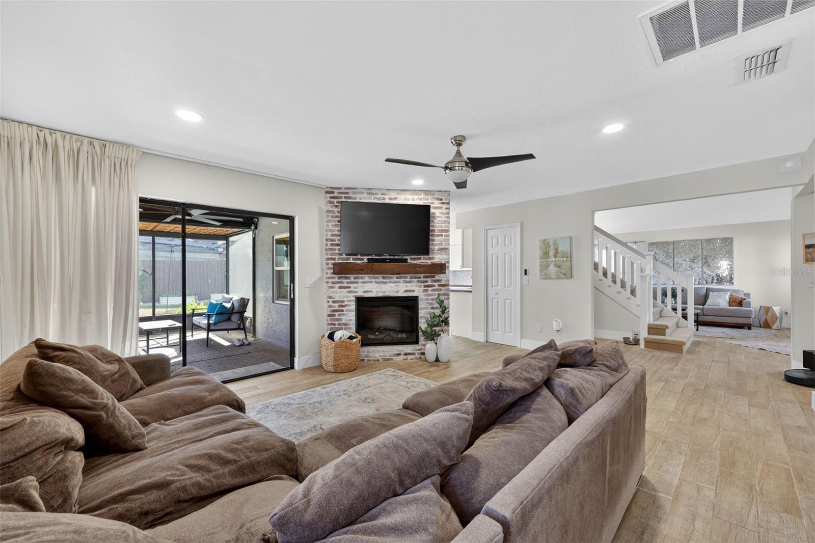 WALDEN LAKE / PADDOCKS - Residential