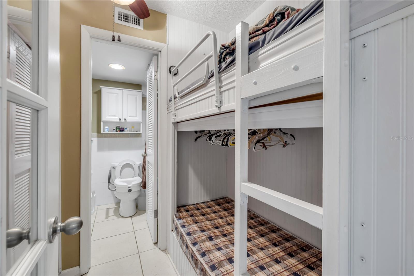 MARINERS COVE CONDO - Residential