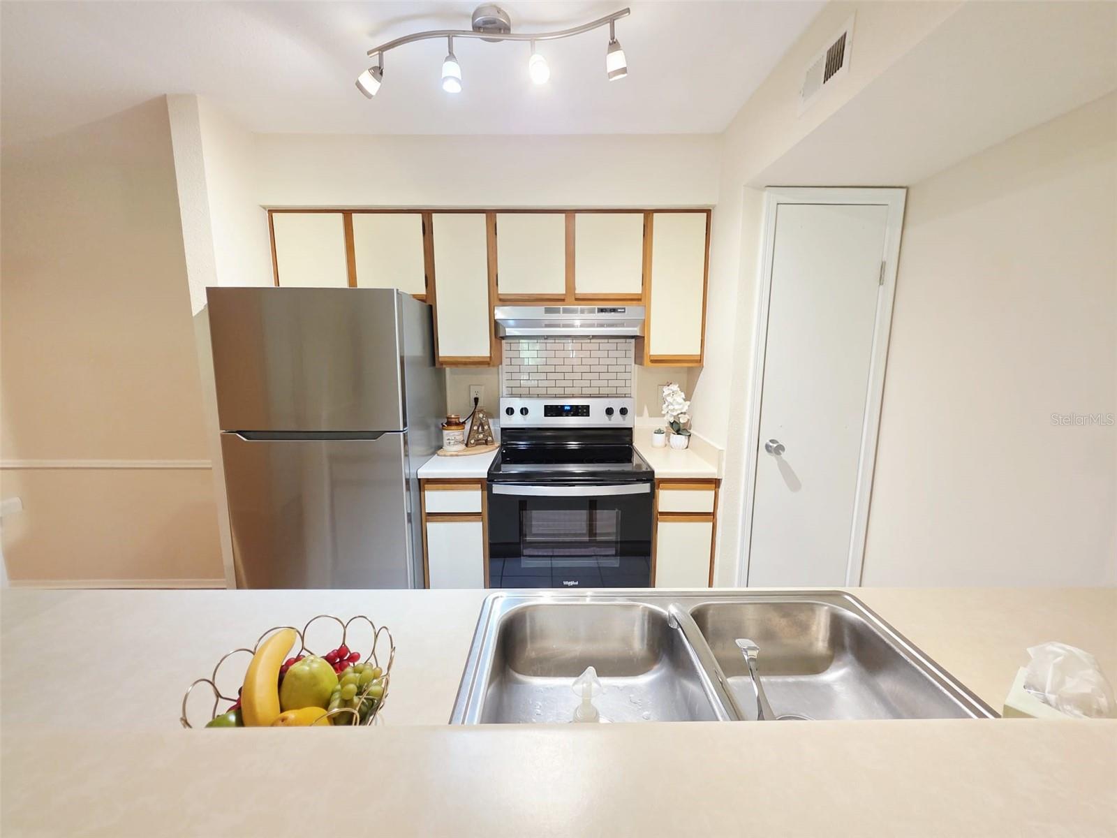 ENCLAVE AT ST PETERSBURG - Residential Lease