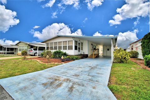 A home in WINTER HAVEN