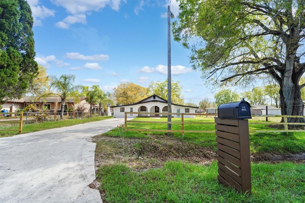 Photo of 5106 Calhoun Road, Plant City, FL 33567 (MLS # TB8485343)