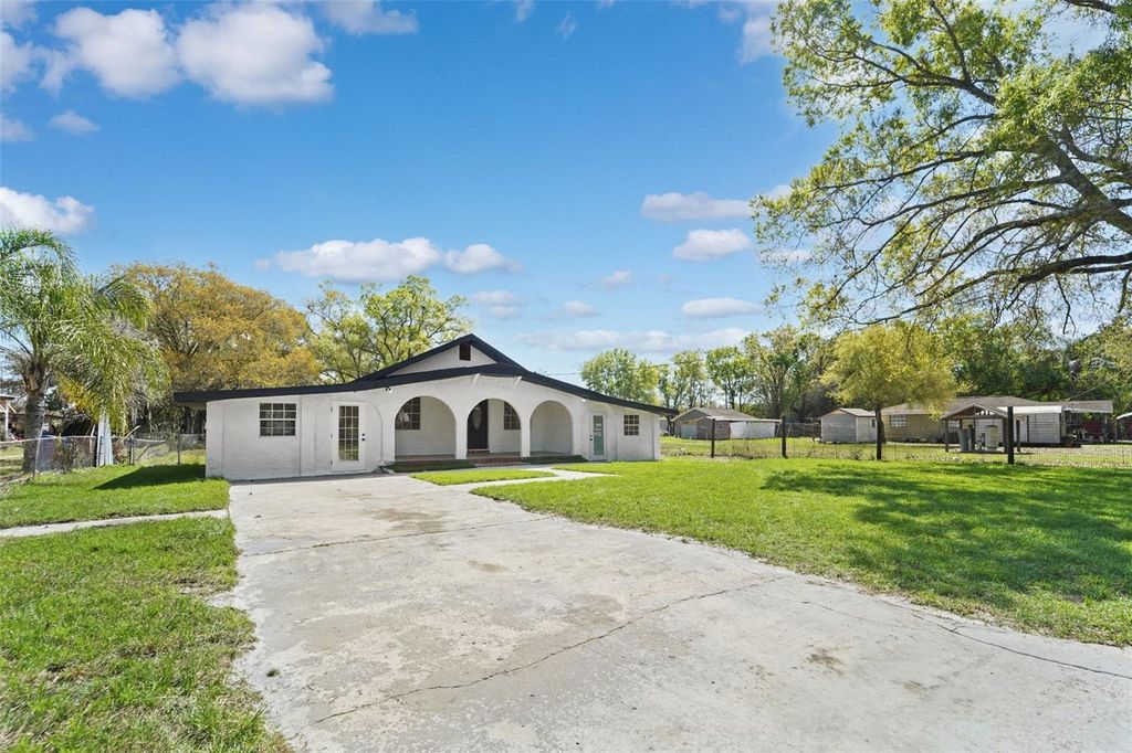 Photo of 5106 Calhoun Road, Plant City, FL 33567 (MLS # TB8485343)