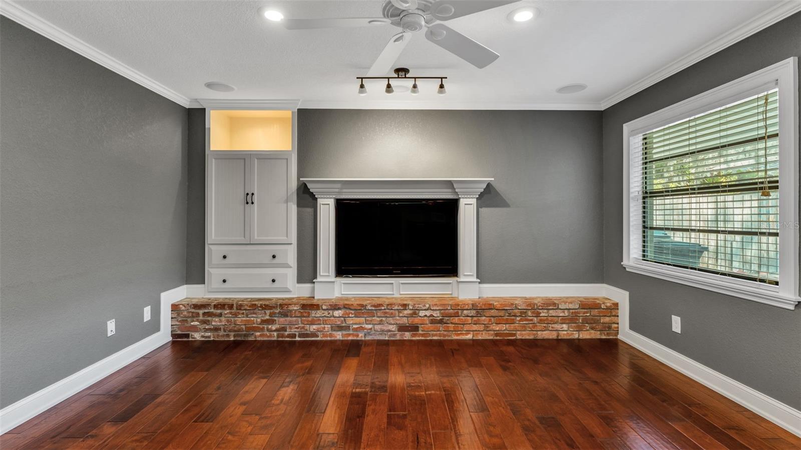 CHRISTINA WOODS - Residential