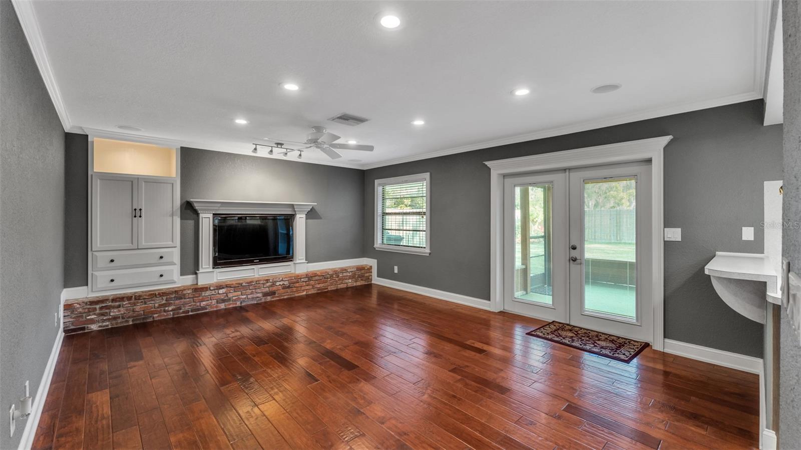 CHRISTINA WOODS - Residential