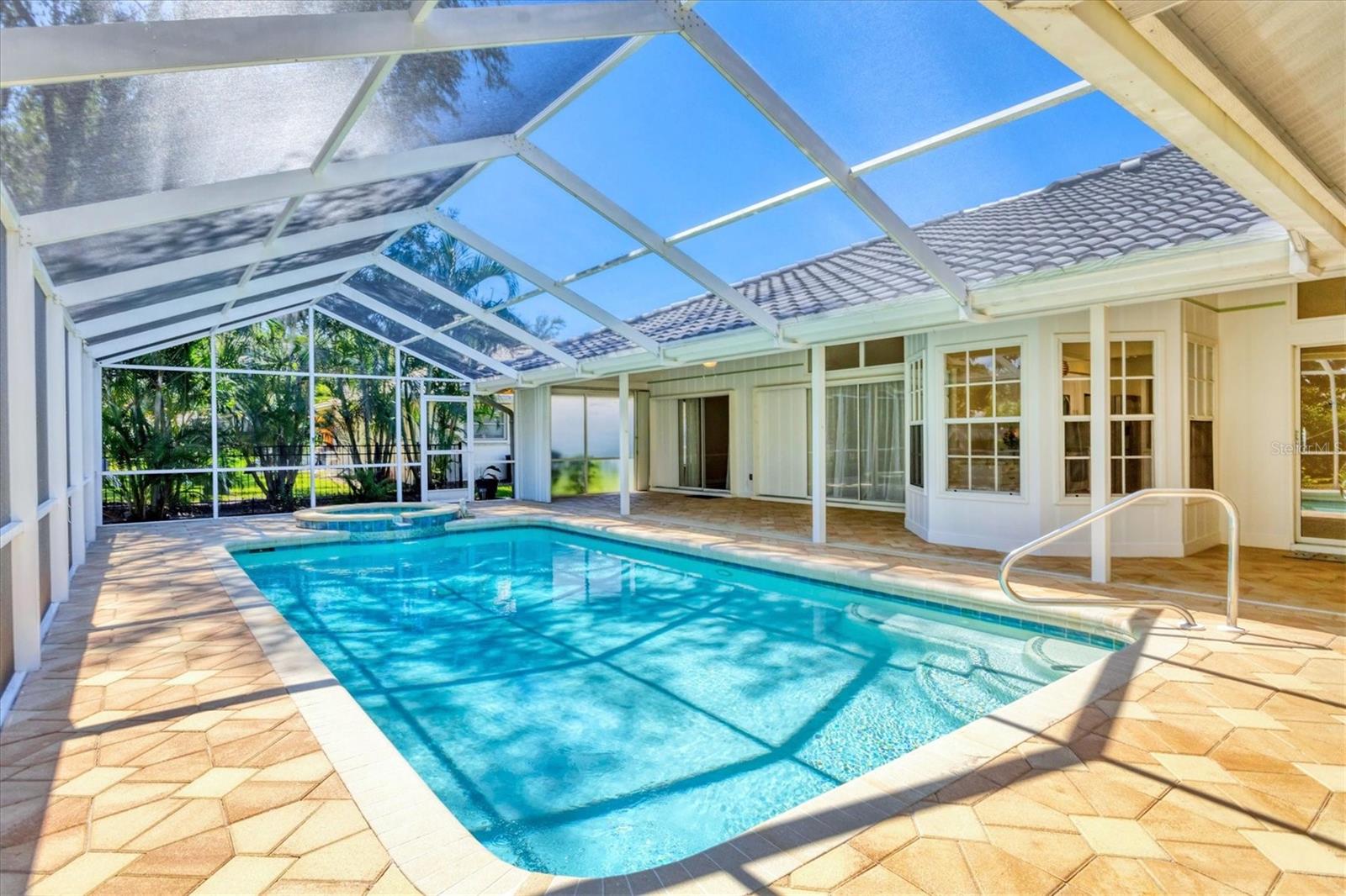 LAUREL WOODLANDS - Residential