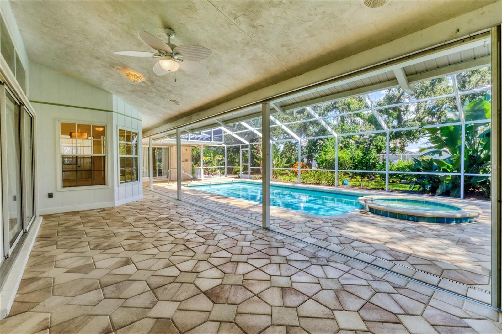 LAUREL WOODLANDS - Residential