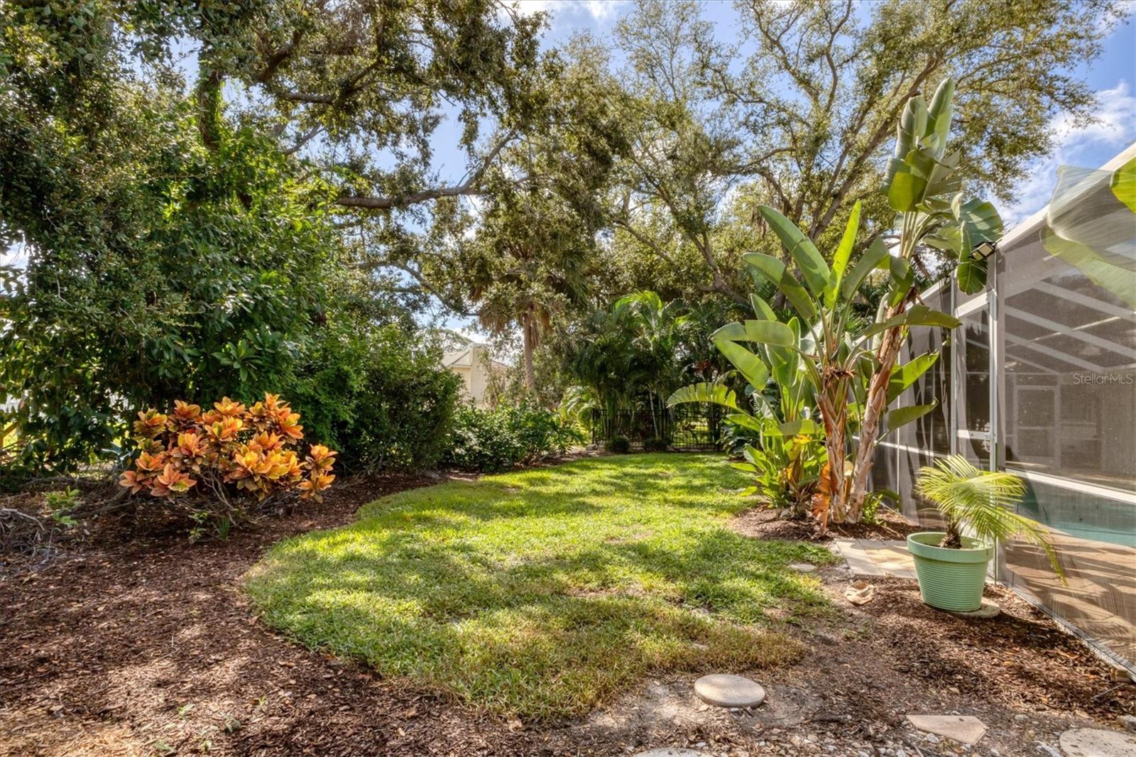 LAUREL WOODLANDS - Residential
