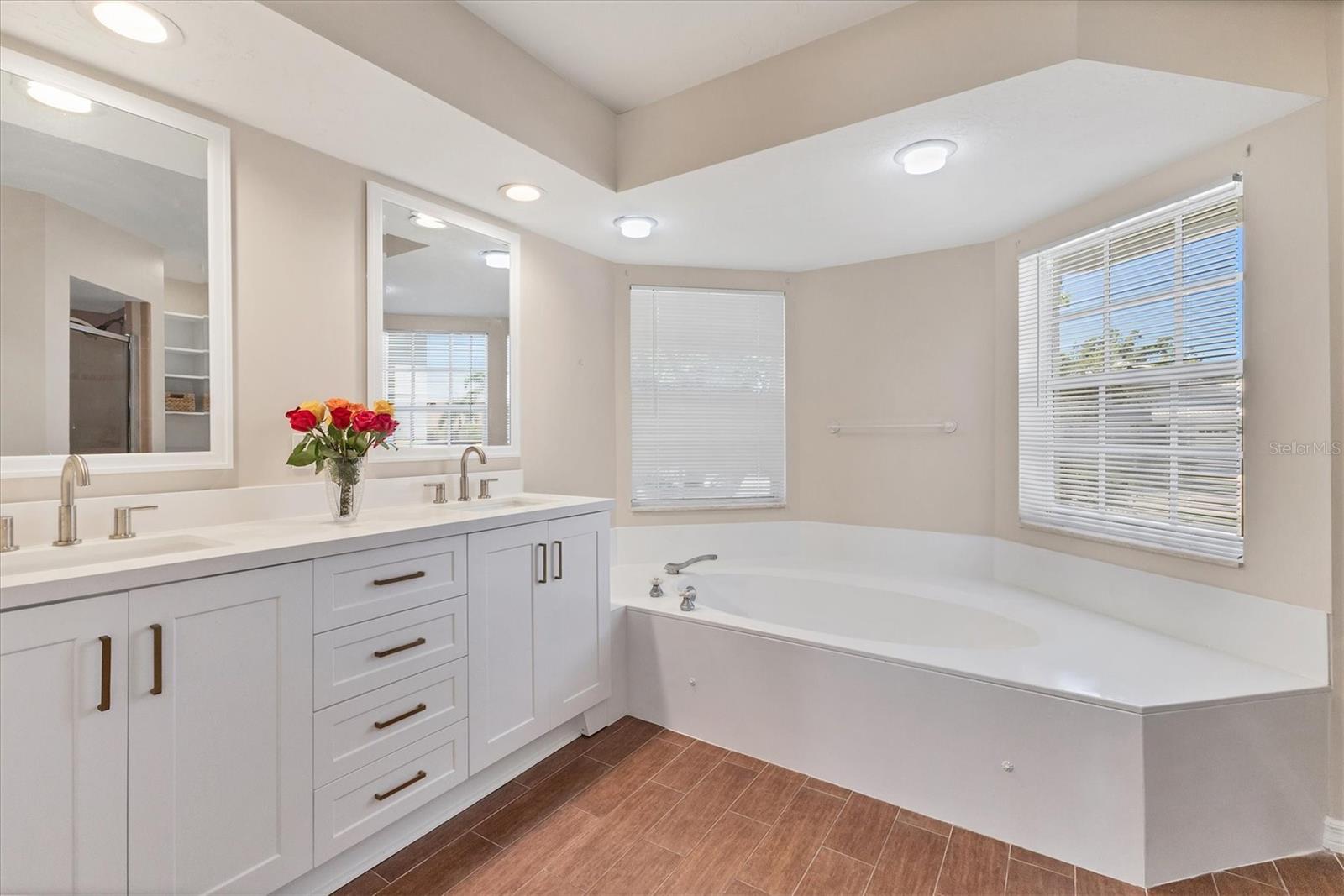 LAUREL WOODLANDS - Residential