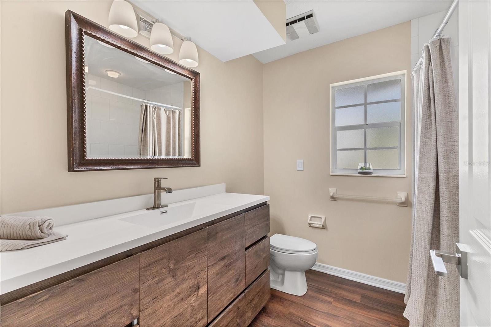 LAUREL WOODLANDS - Residential