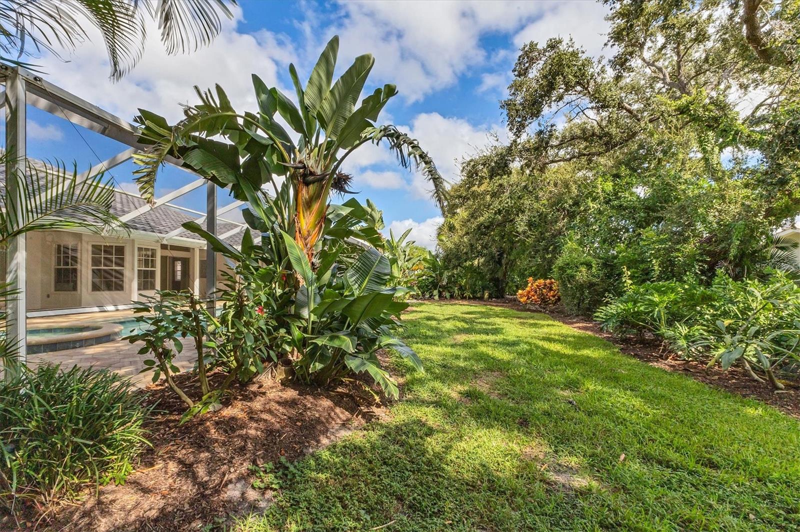 LAUREL WOODLANDS - Residential