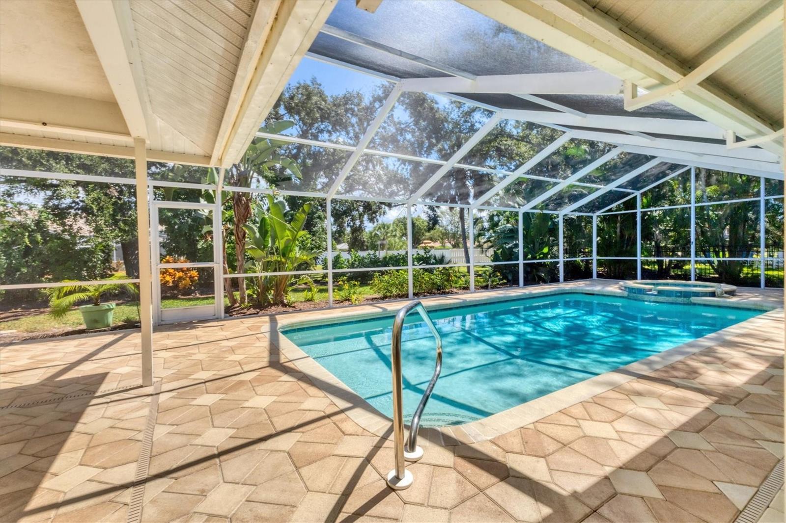 LAUREL WOODLANDS - Residential