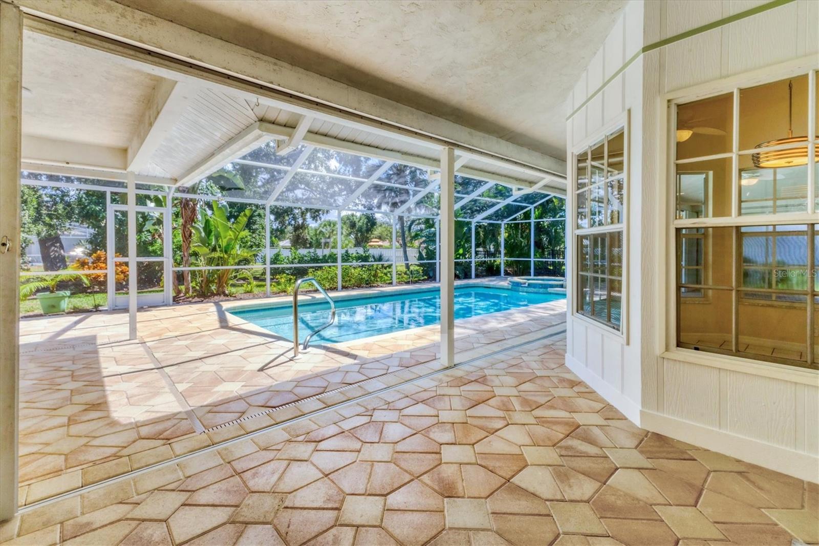 LAUREL WOODLANDS - Residential