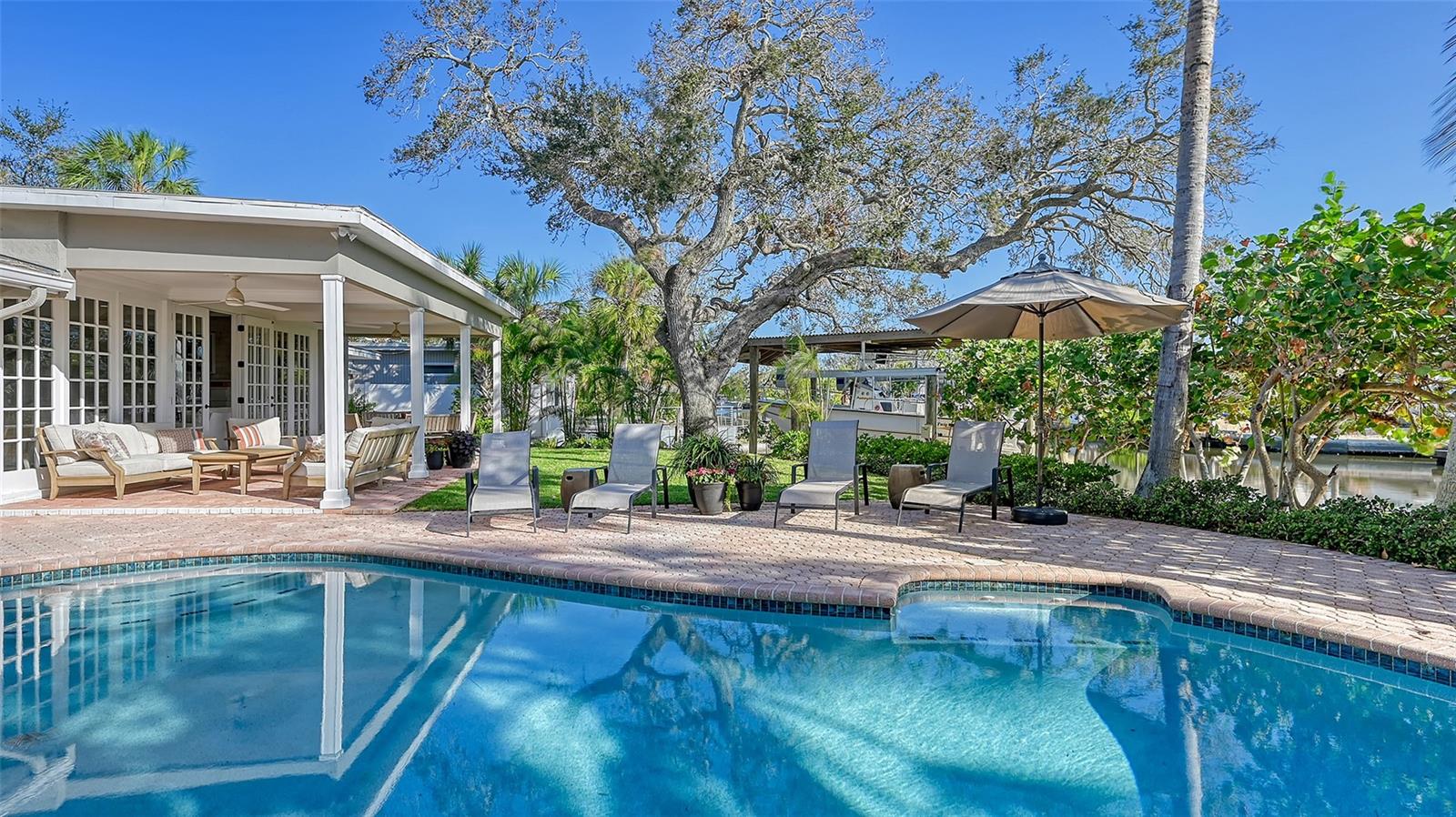 SARA SANDS - Residential