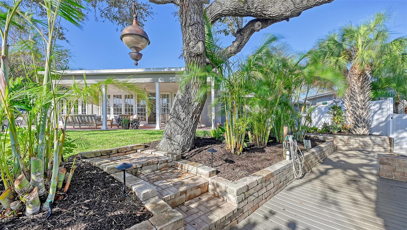 SARA SANDS - Residential