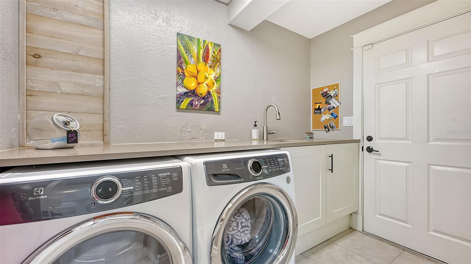 SARA SANDS - Residential