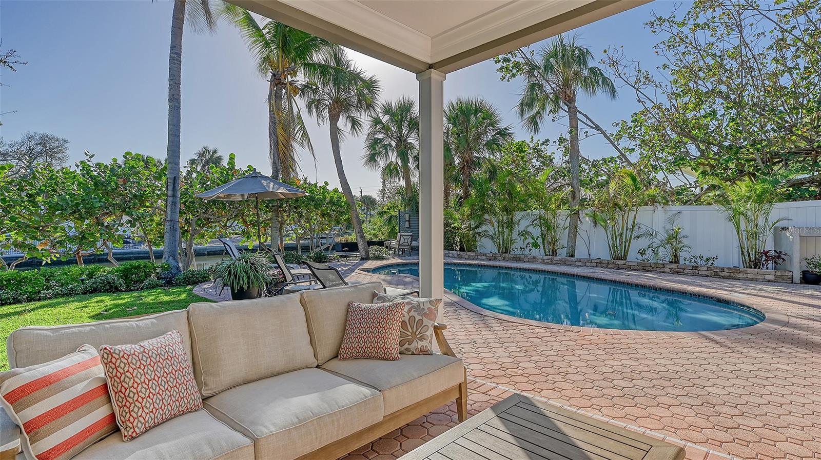 SARA SANDS - Residential