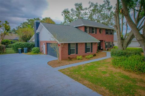 A home in AUBURNDALE