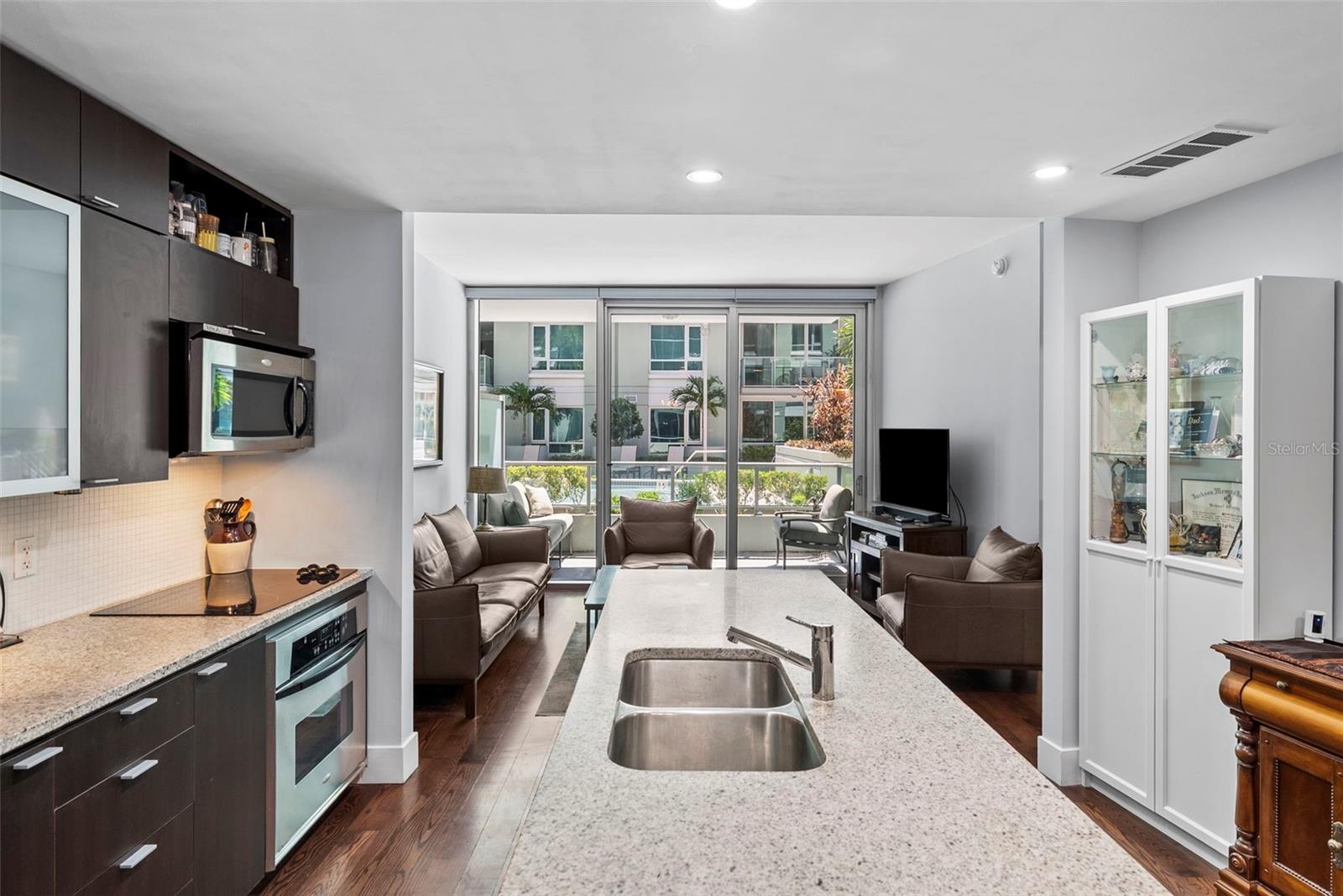 THE PLACE AT CHANNELSIDE A CON - Residential