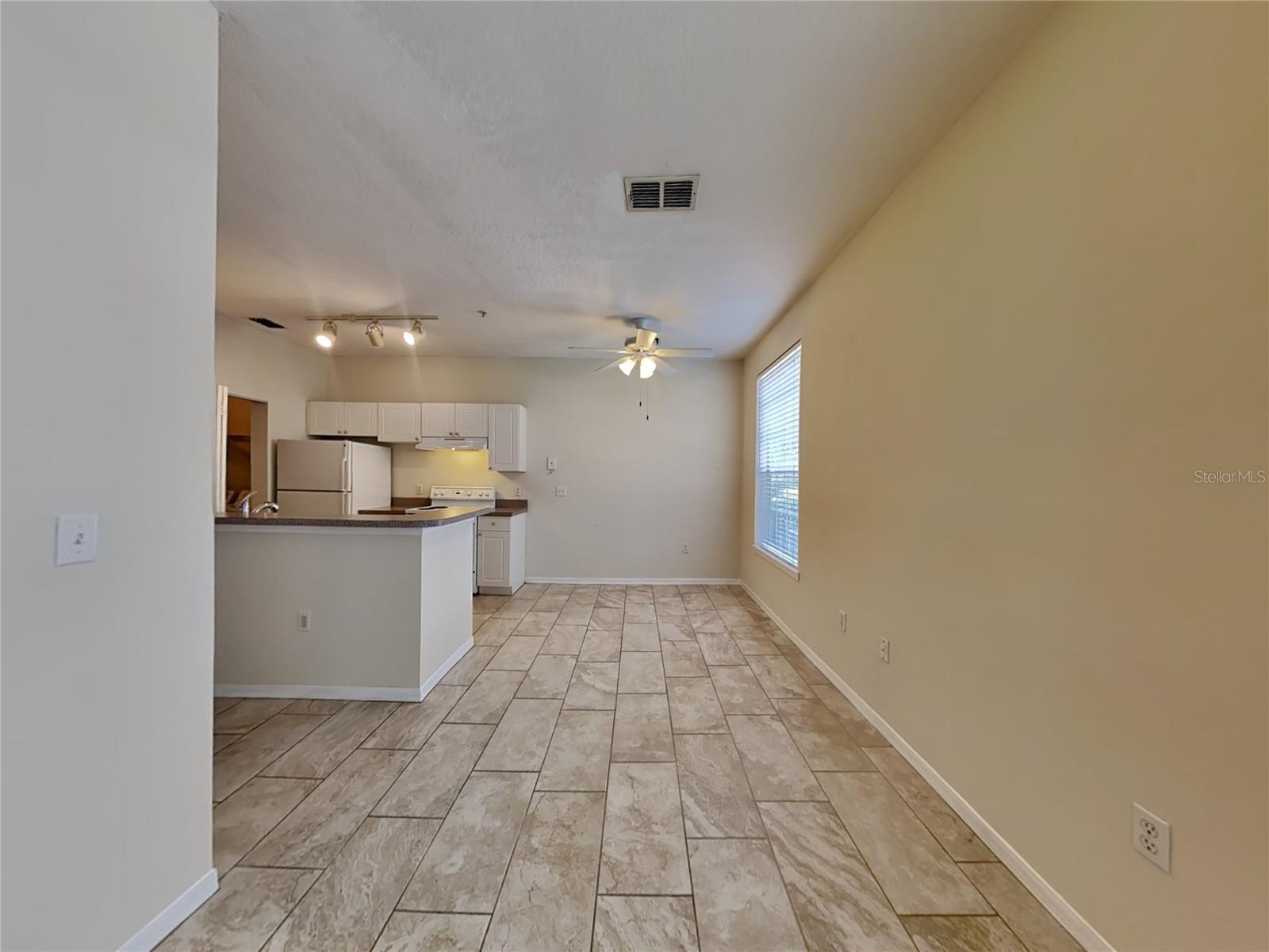 CRESCENT PLACE AT LAKE LOTUS CONDO - Residential Lease