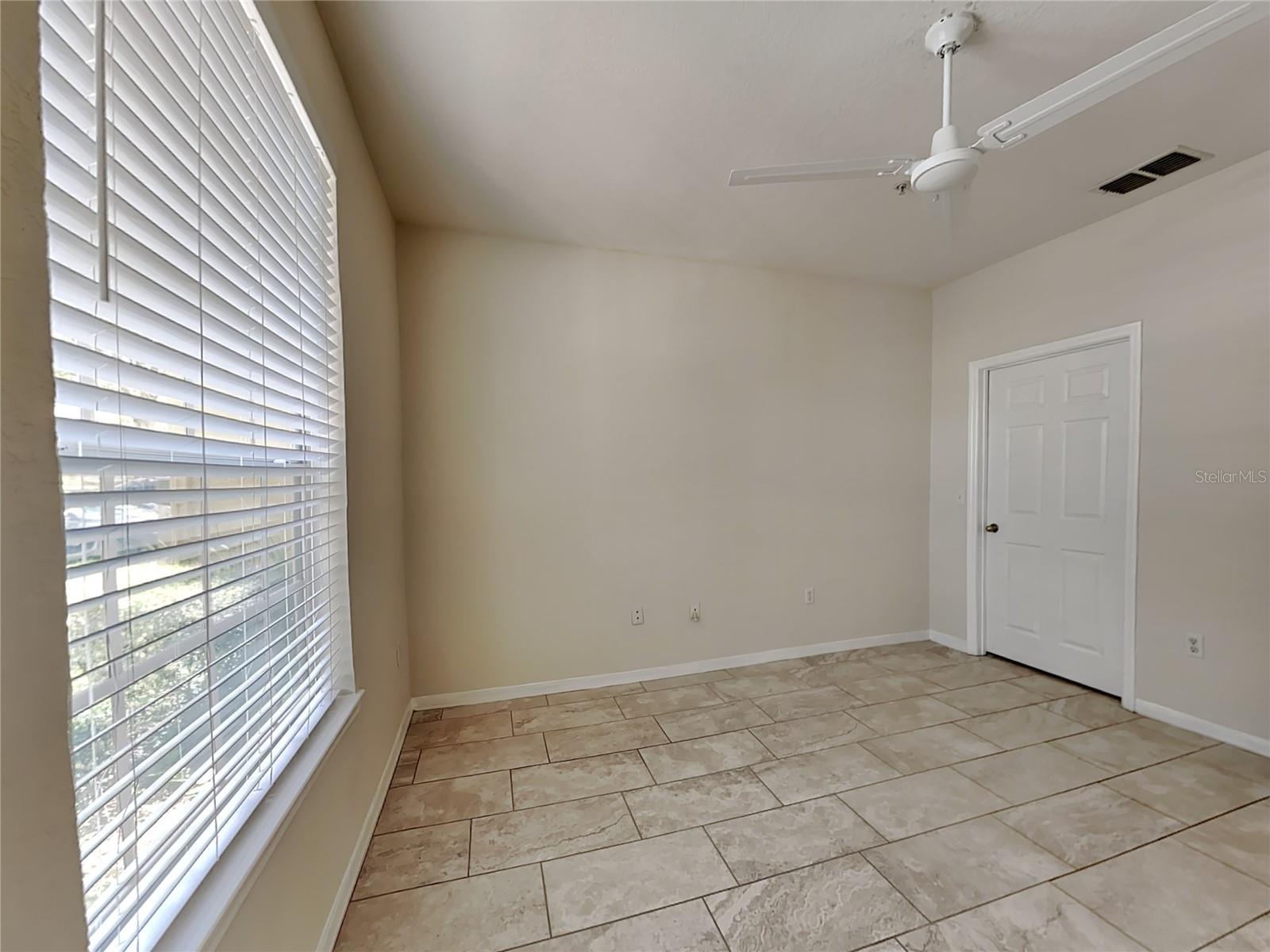 CRESCENT PLACE AT LAKE LOTUS CONDO - Residential Lease