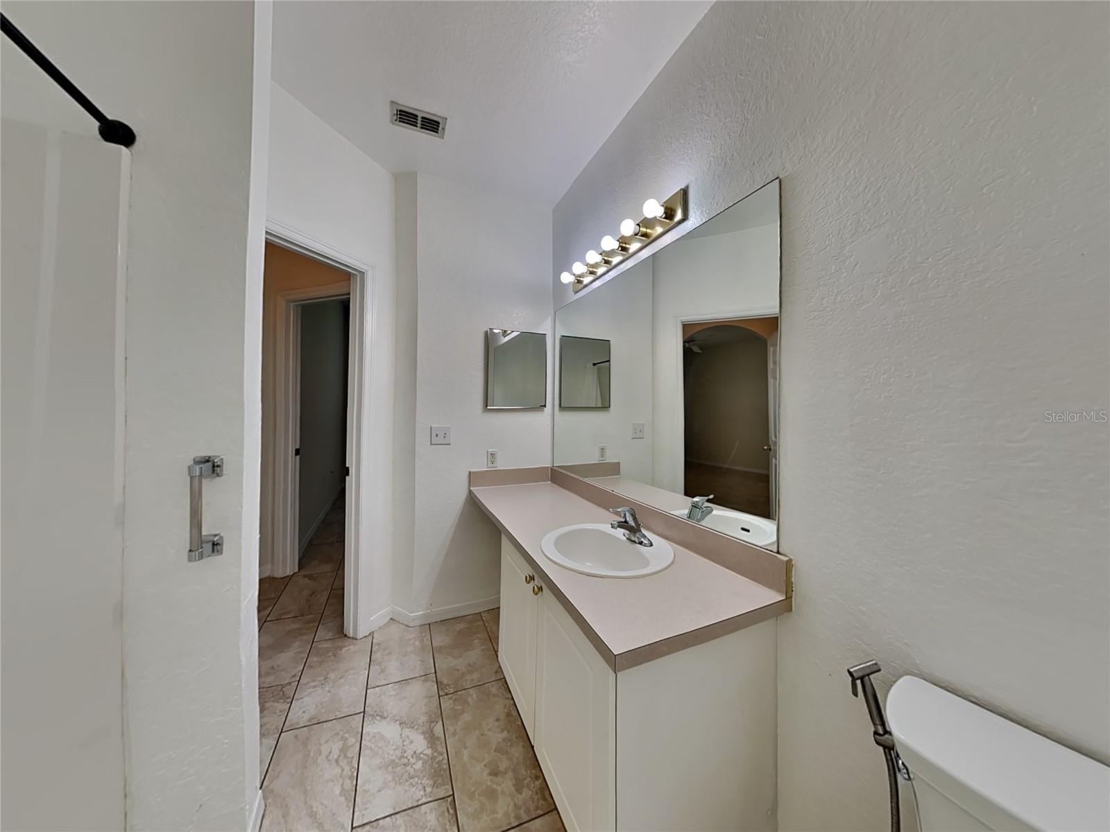 CRESCENT PLACE AT LAKE LOTUS CONDO - Residential Lease