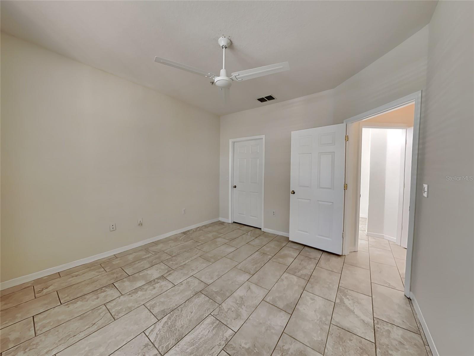 CRESCENT PLACE AT LAKE LOTUS CONDO - Residential Lease