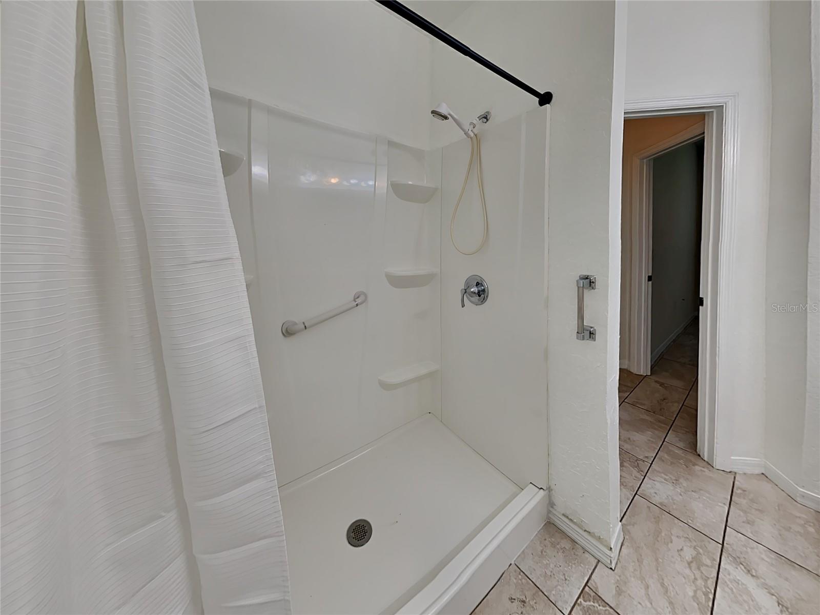 CRESCENT PLACE AT LAKE LOTUS CONDO - Residential Lease