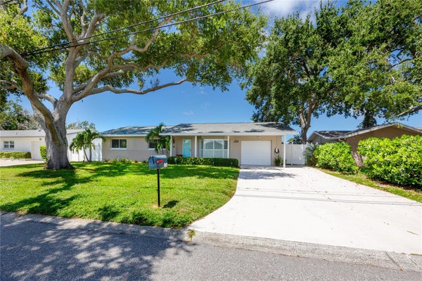 1744 HARBOR CIR E, LARGO, FL 33770 - Image 76abc95d47db339bcc9fce100779f7a4/245657962