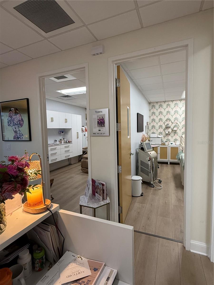 COURIER CITY - Commercial Lease
