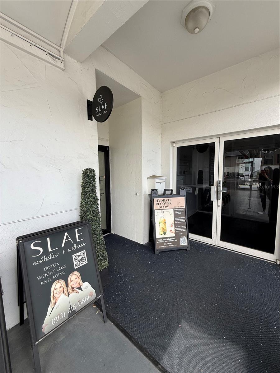 COURIER CITY - Commercial Lease