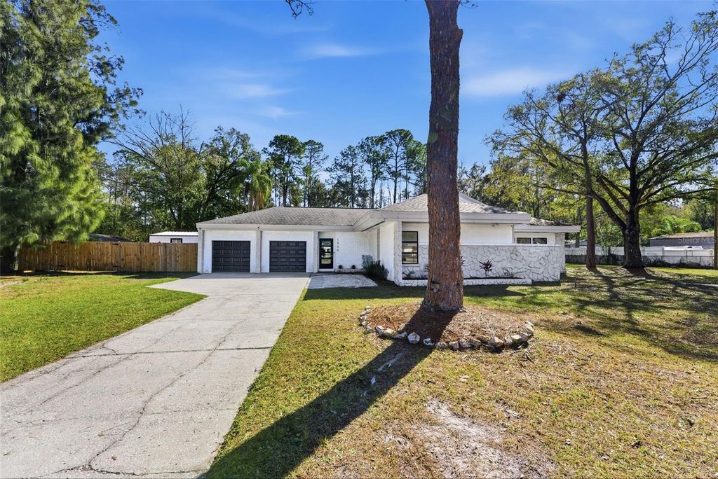 Photo of 1566 Woodfield Court, Lutz, FL 33558 (MLS # TB8498721)