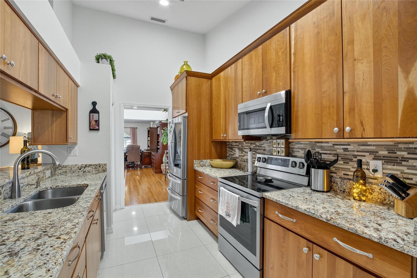 CLUBHOUSE ESTATES AT SUMMERFIE - Residential