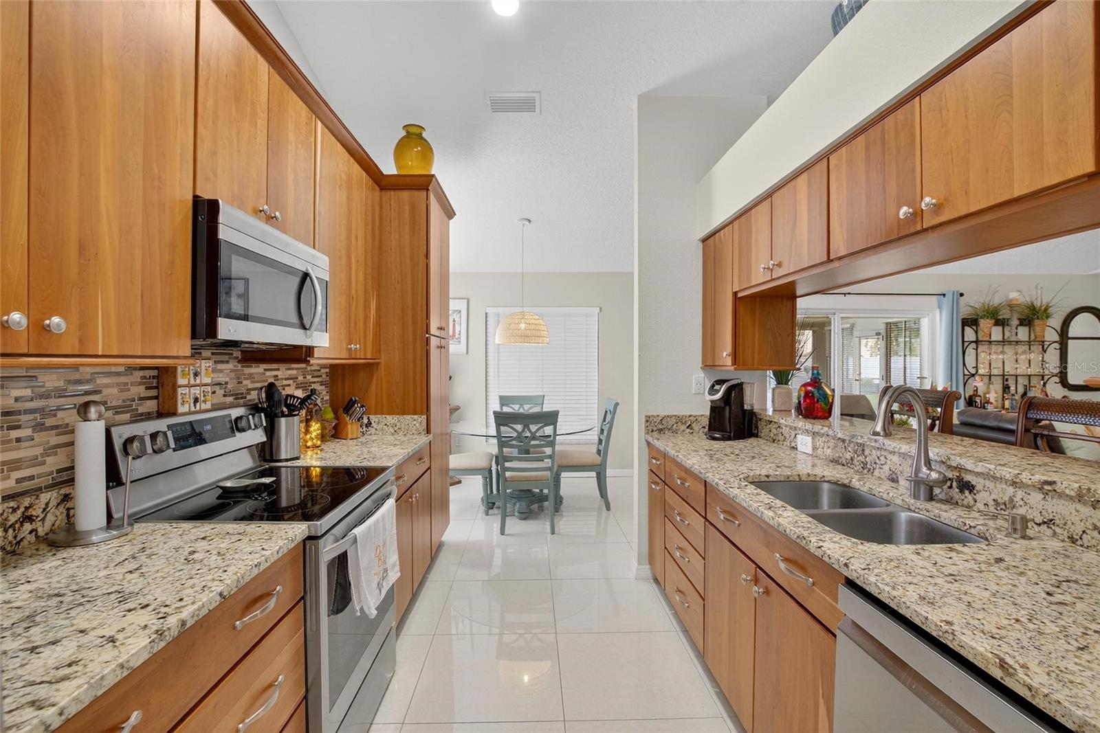 CLUBHOUSE ESTATES AT SUMMERFIE - Residential