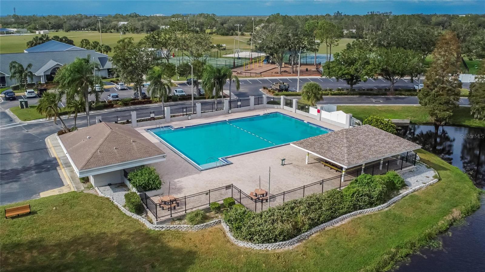 CLUBHOUSE ESTATES AT SUMMERFIE - Residential