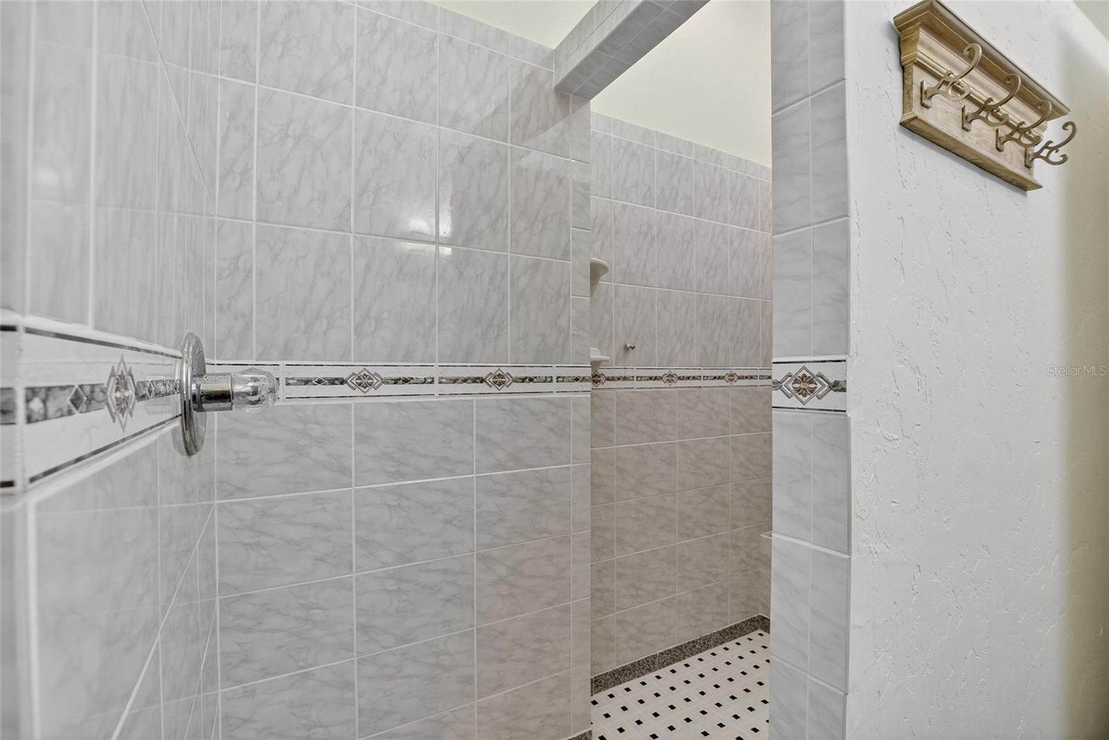 CLUBHOUSE ESTATES AT SUMMERFIE - Residential