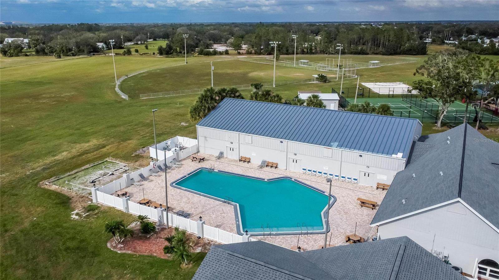 CLUBHOUSE ESTATES AT SUMMERFIE - Residential