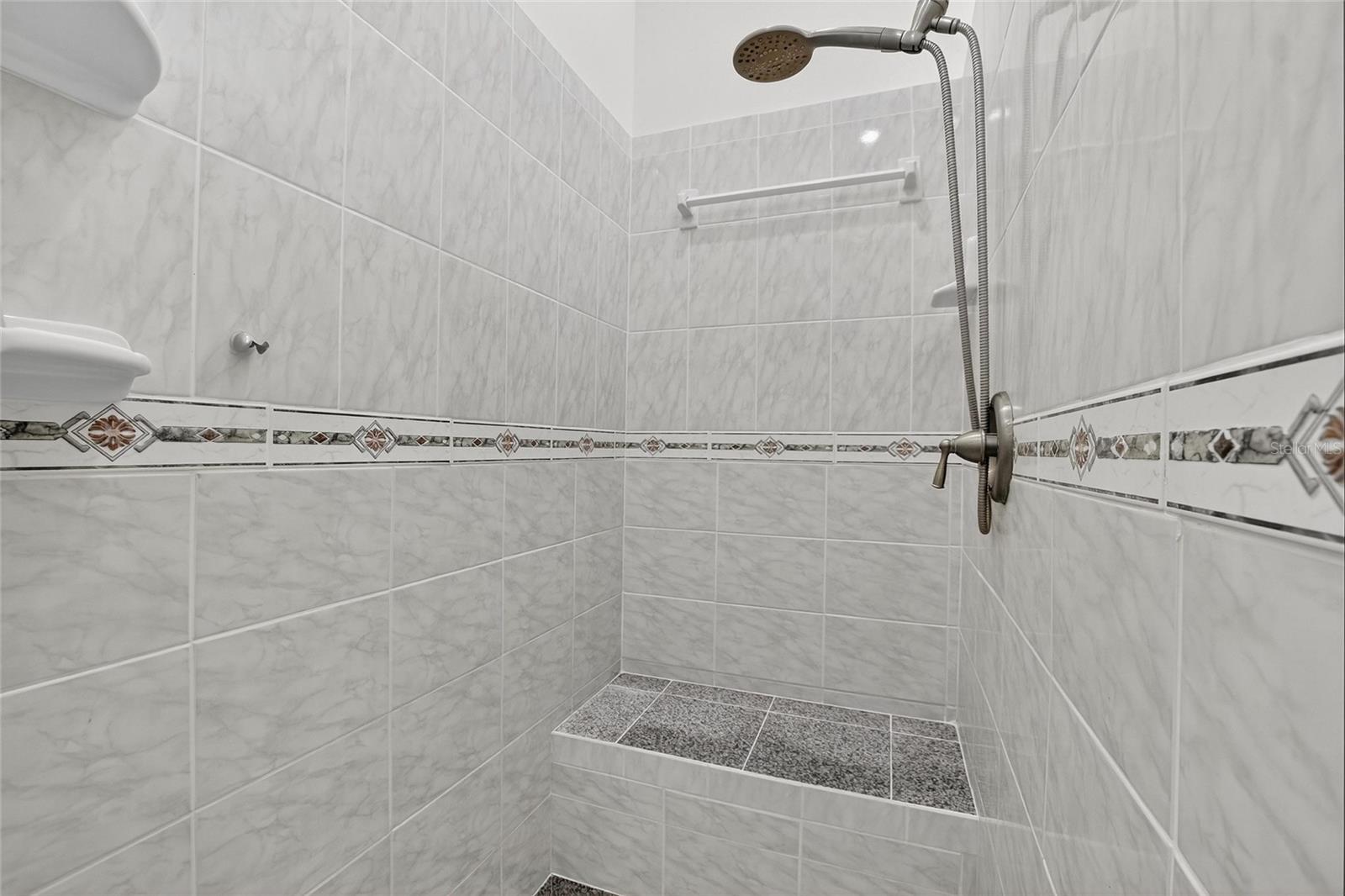 CLUBHOUSE ESTATES AT SUMMERFIE - Residential