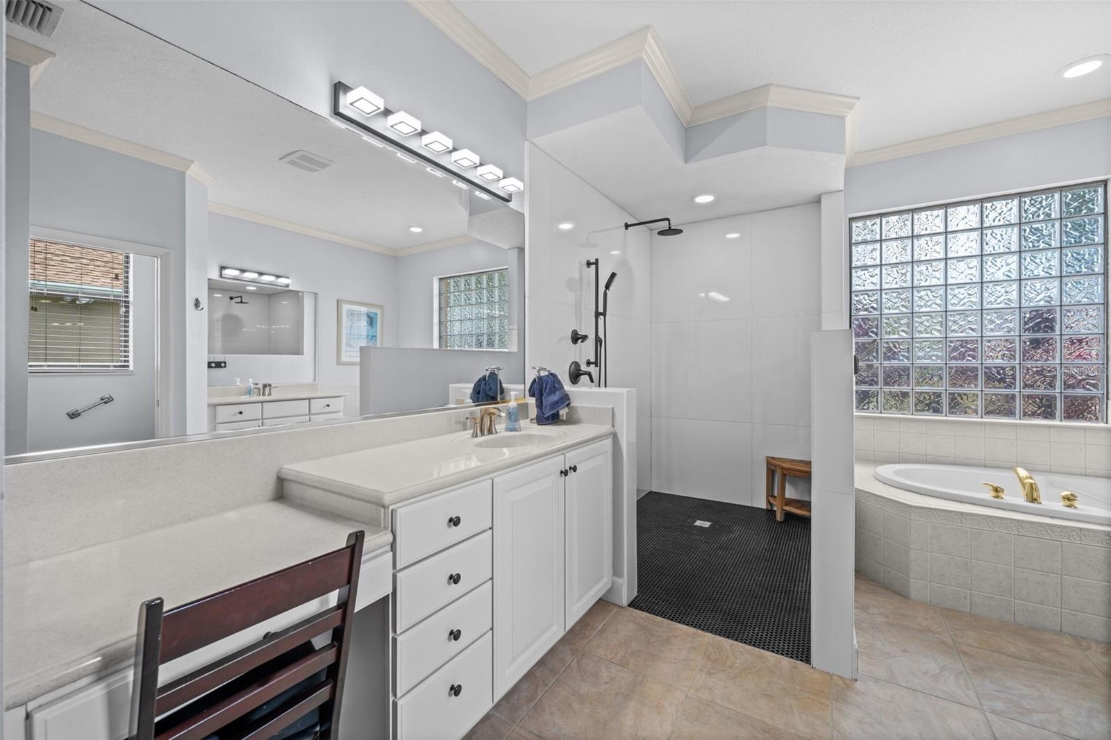 HAMPTON TERRACE AT UNIVERSITY PLACE - Residential