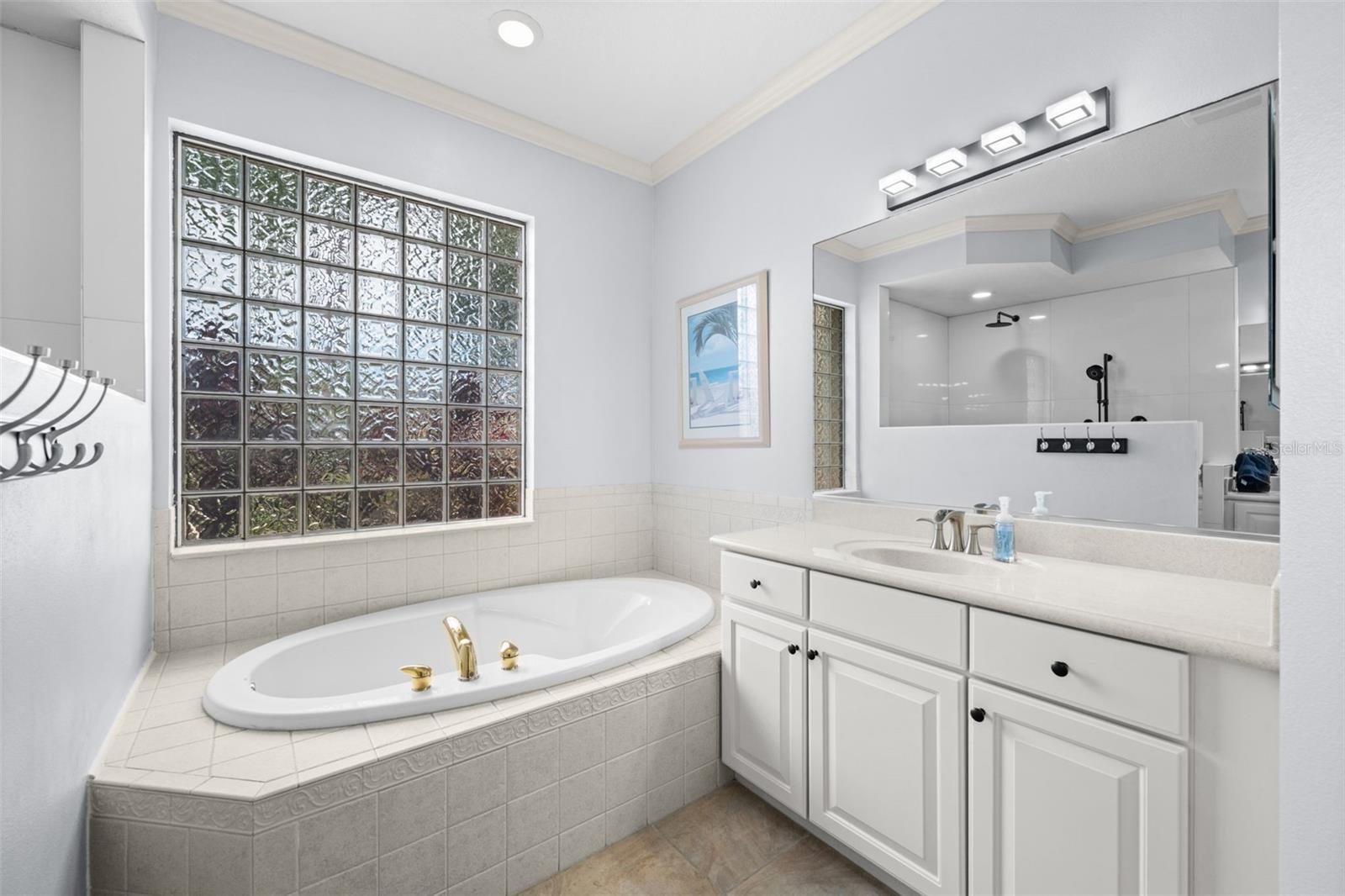 HAMPTON TERRACE AT UNIVERSITY PLACE - Residential