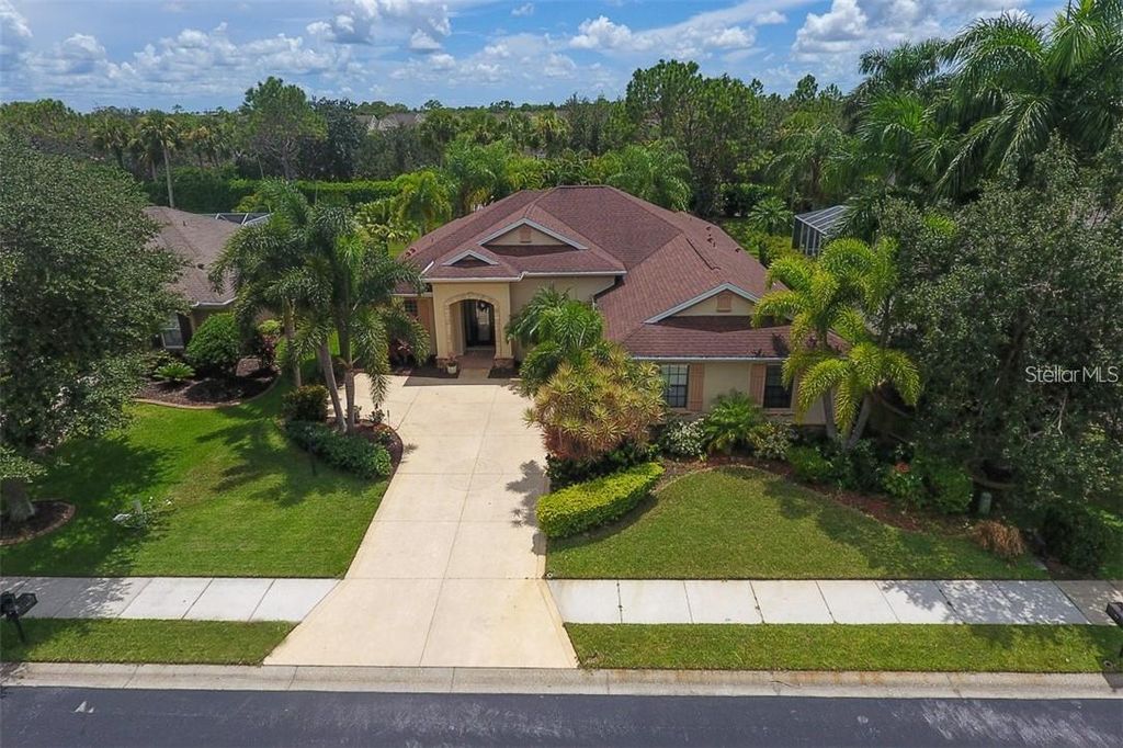 Photo of 7914 Edmonston Circle, Bradenton, FL 34201 (MLS # A4660992)