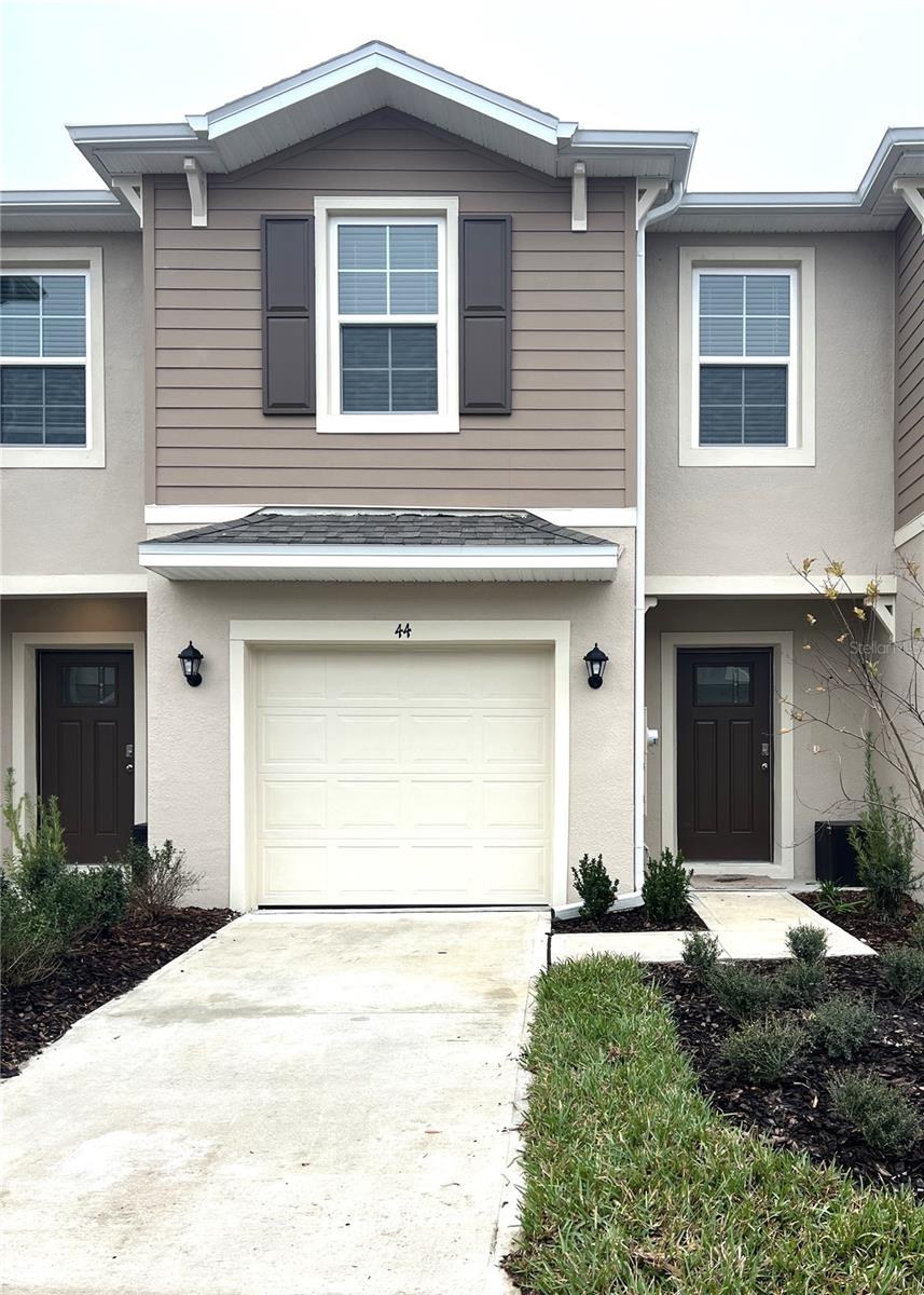 Discover the perfect blend of comfort and convenience in this charming 3-bedroom, 3-bathroom townhome located in the heart of Port Orange. Spanning 1,624 square feet, this home features an inviting open floorplan with granite counters and a breakfast bar ideal for entertaining or casual dining. Inside laundry and one car garage. Enjoy maintenance-free living while overlooking a serene retention pond, all within a central location that boasts access elementary, middle and High schools, as well as Embry-Riddle Aeronautical University, Daytona State College, and Bethune-Cookman University. Close proximity to the beaches and river. With easy access to I-4 and I-95 highways, this property is perfect for students, investors, or first-time home buyers looking to capitalize on a vibrant community. Don’t miss your chance to make this delightful townhome yours!
The property is currently occupied by tenants. The photos shown are from 2022, prior to the tenant's move-in.