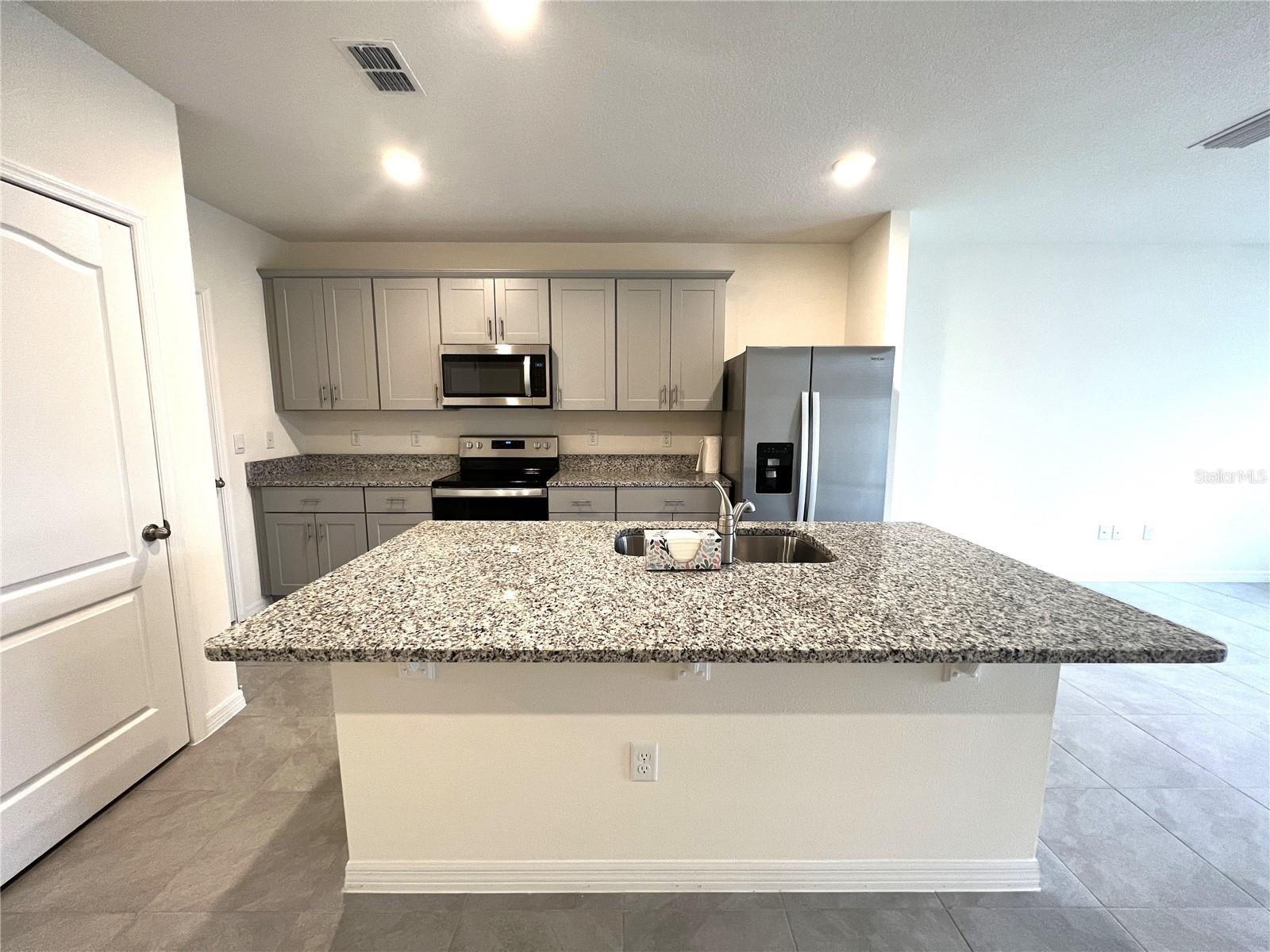 44 BELLA LAGO CIRCLE