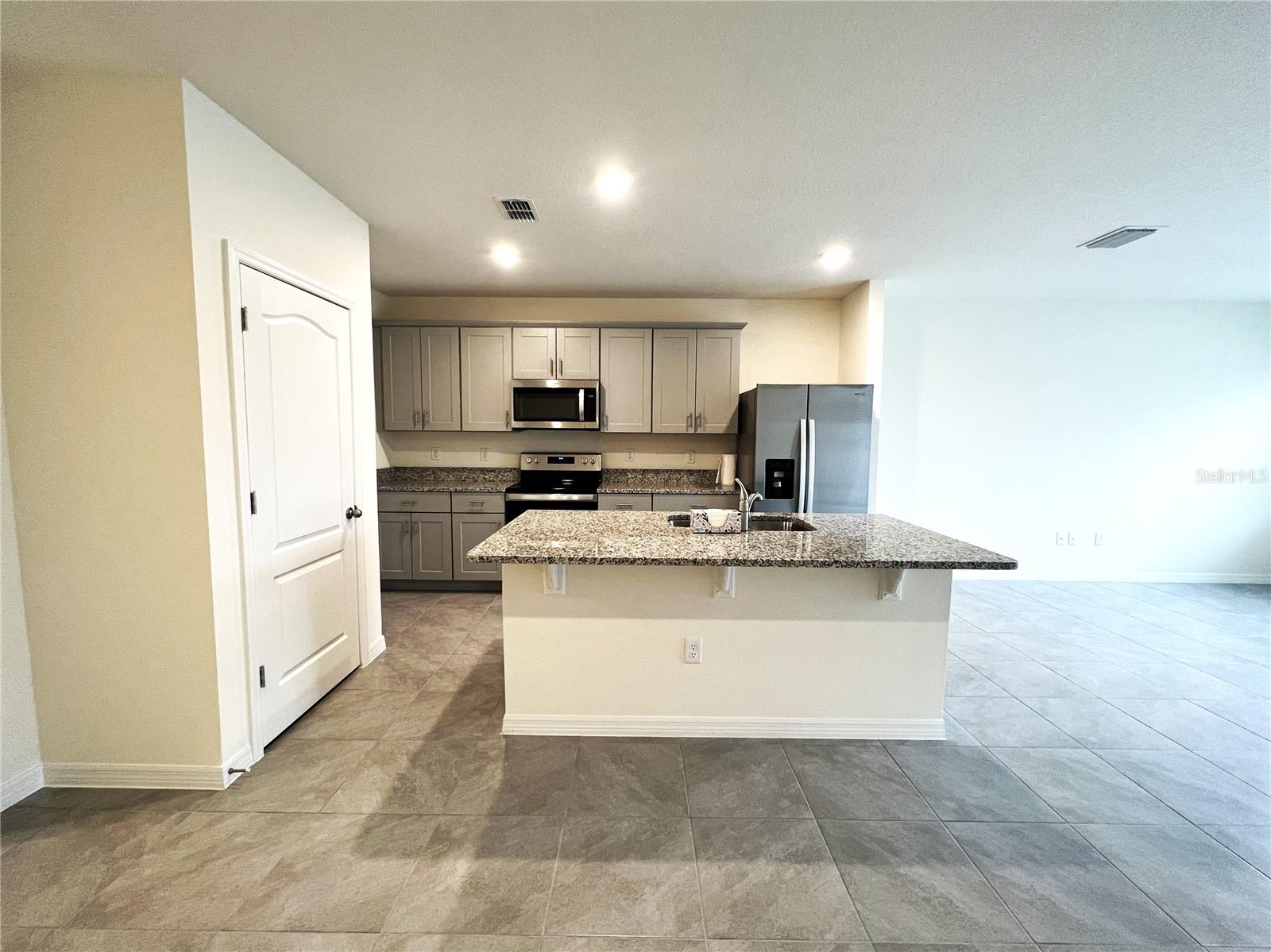44 BELLA LAGO CIRCLE