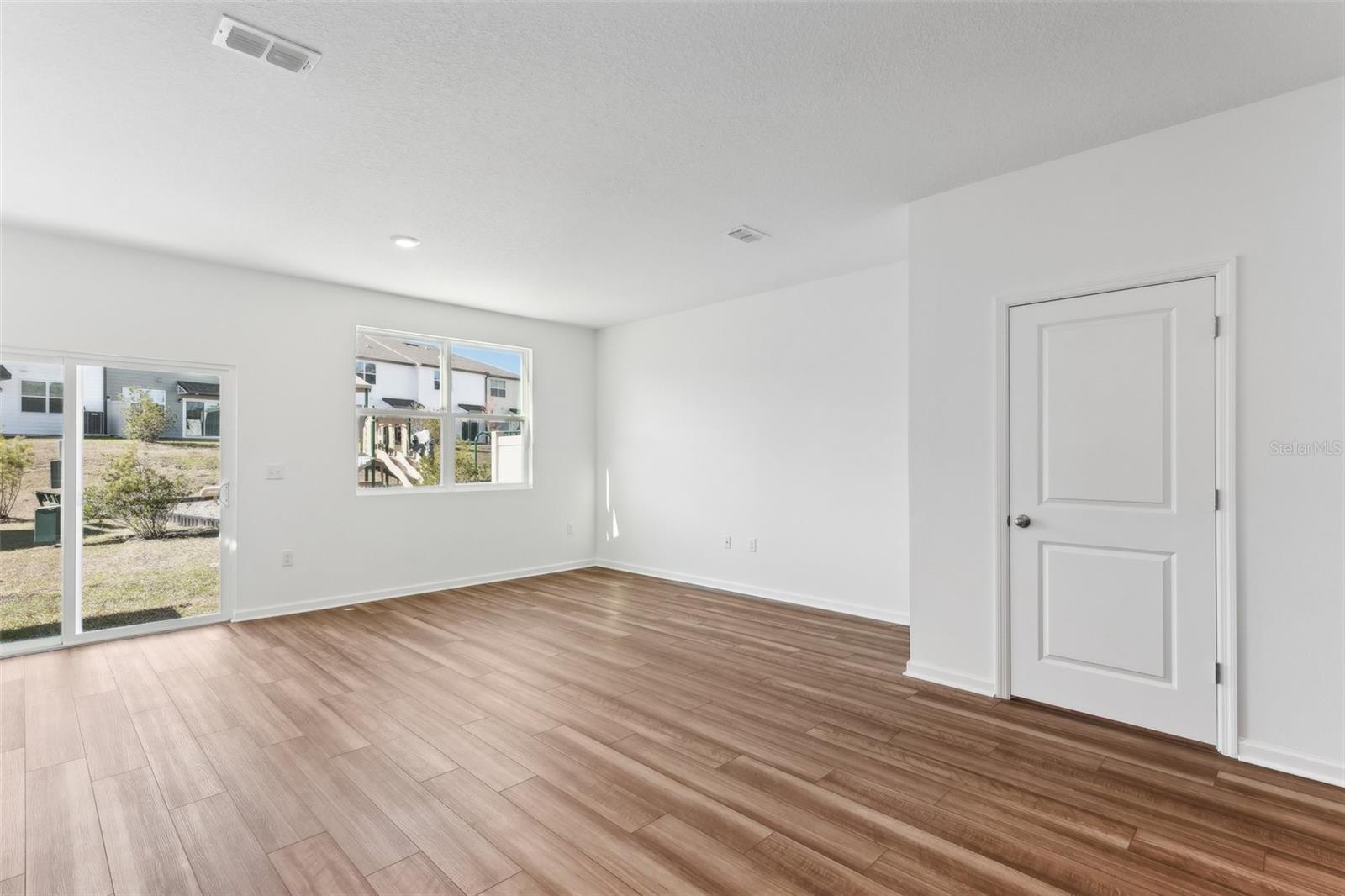 VISTA WALK - Residential