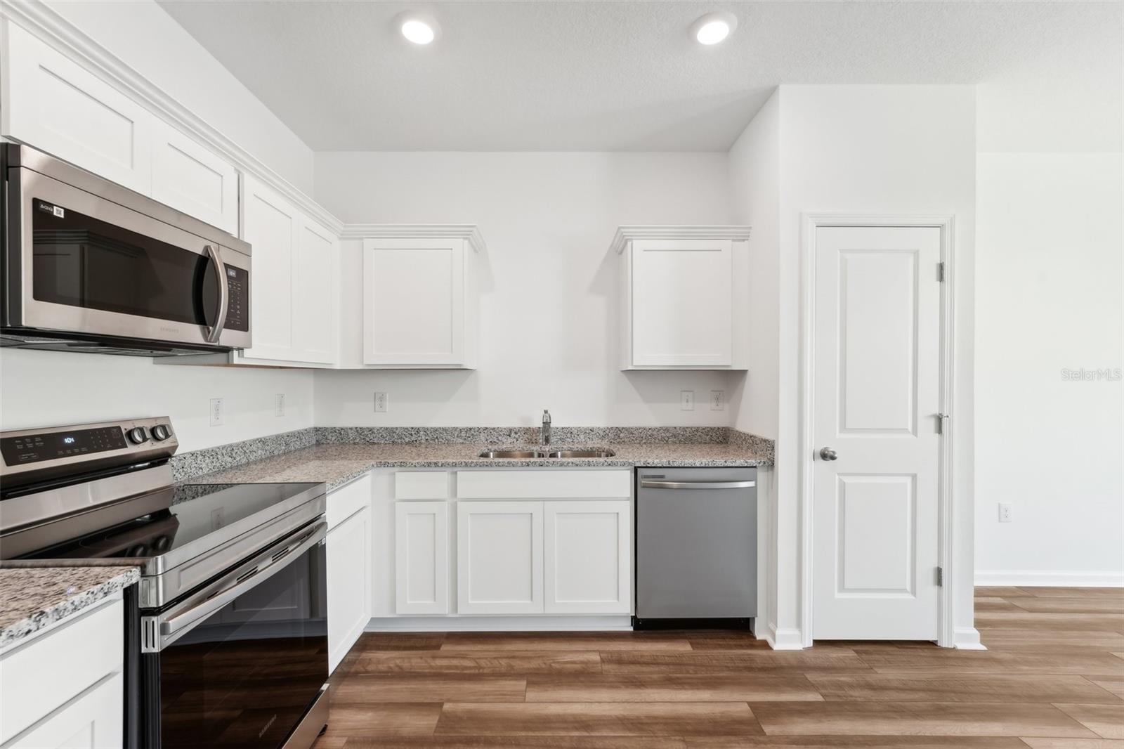 VISTA WALK - Residential