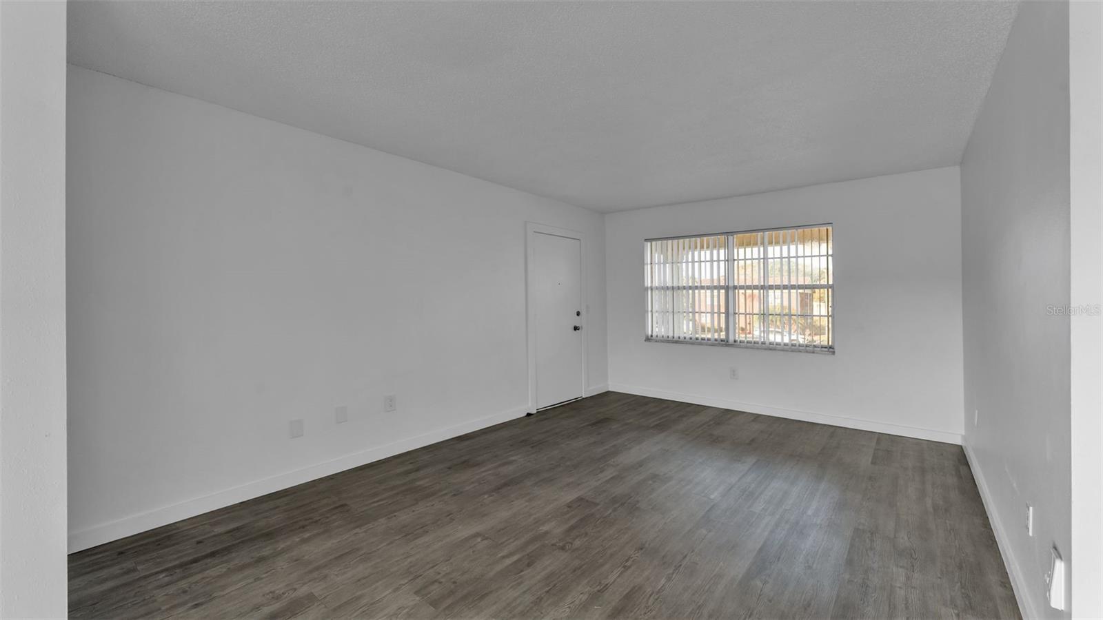 LAKE BENTLEY SHORES CONDO PH 01 - Residential