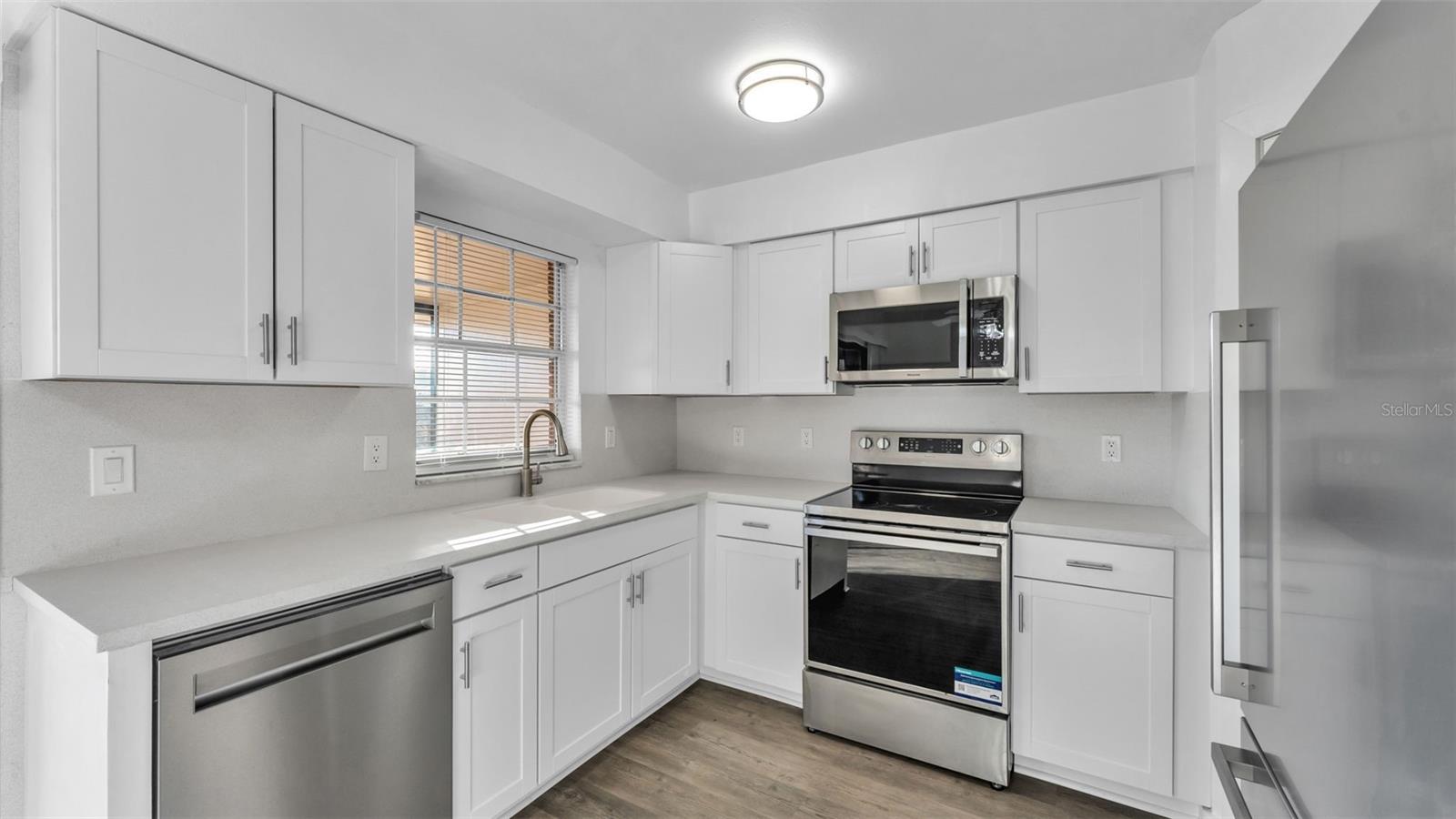 LAKE BENTLEY SHORES CONDO PH 01 - Residential