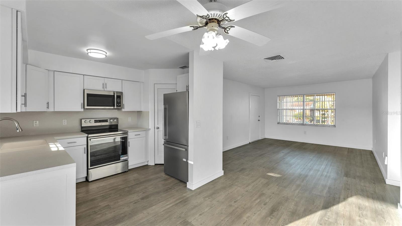 LAKE BENTLEY SHORES CONDO PH 01 - Residential