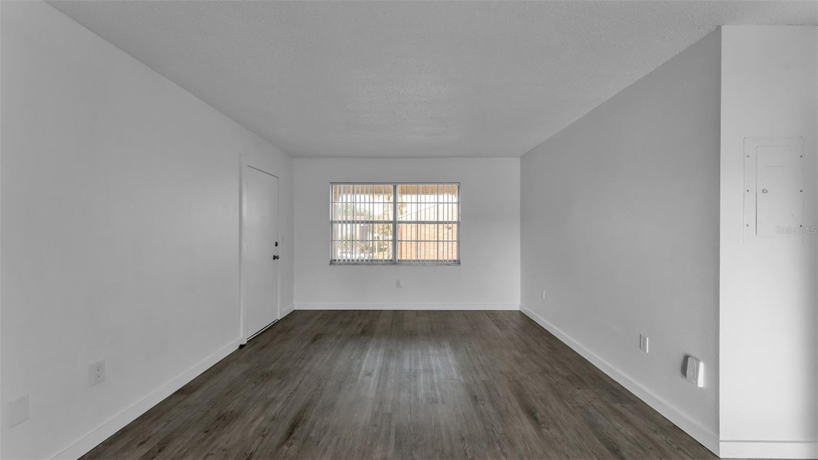 LAKE BENTLEY SHORES CONDO PH 01 - Residential