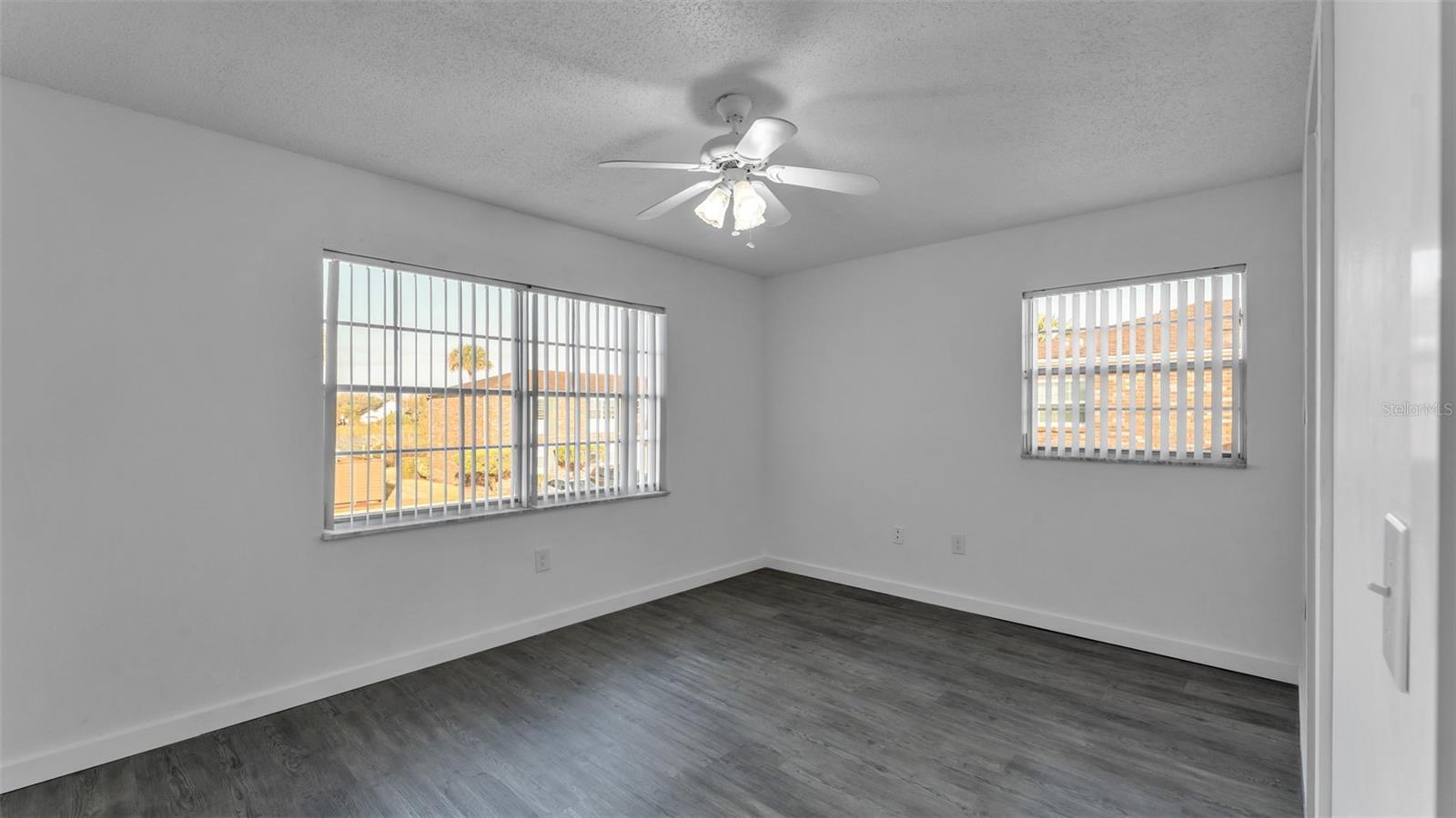 LAKE BENTLEY SHORES CONDO PH 01 - Residential